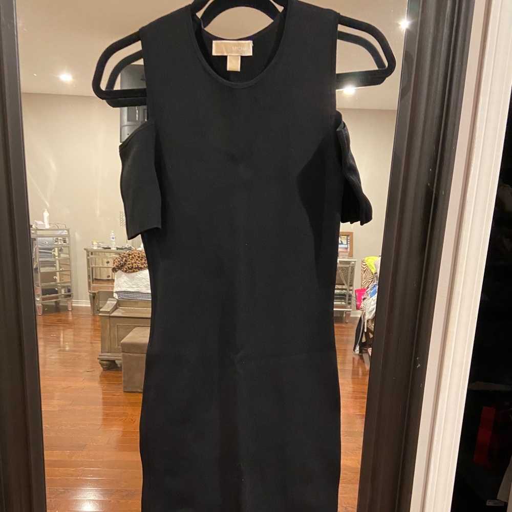 Cold shoulder - Picture 2 of 3